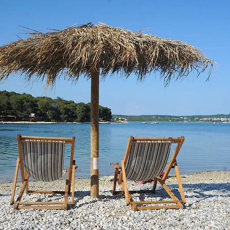 Πανσιόν In - Little Sanjica In Pula, One Person Πούλα